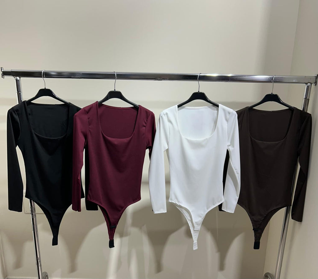 Body con scollo quadrato