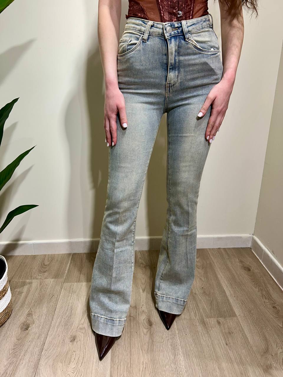 Jeans a zampa sabbiato